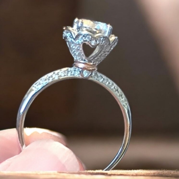 💕925 Sterling Silver and 1ct. Moissanite Diamond Ring - Picture 4 of 15